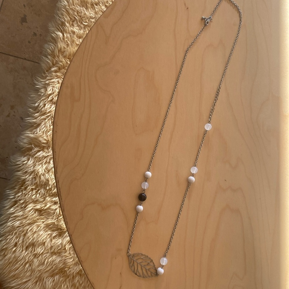Leaf necklace - Picture 3 of 5